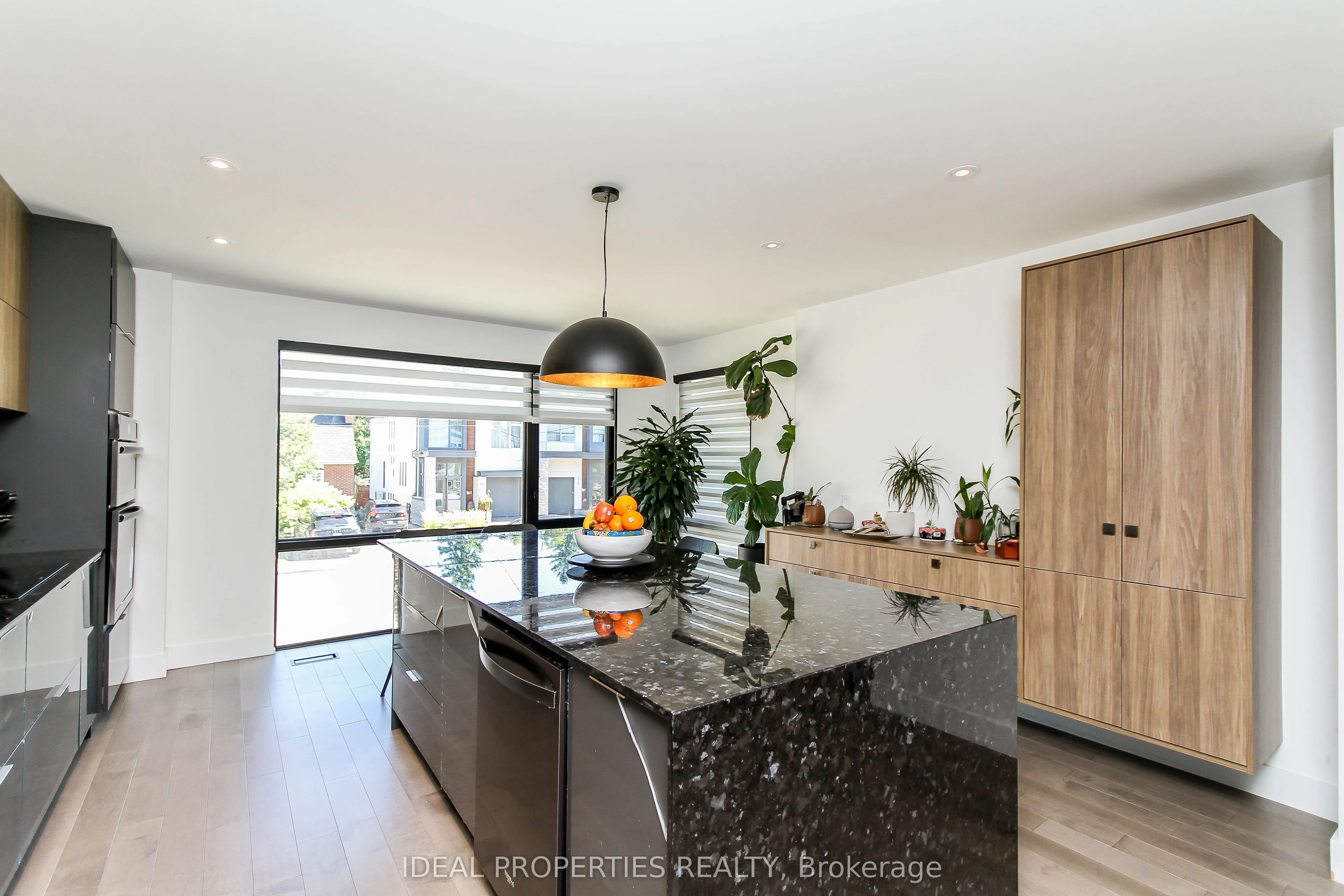370B Roosevelt Avenue