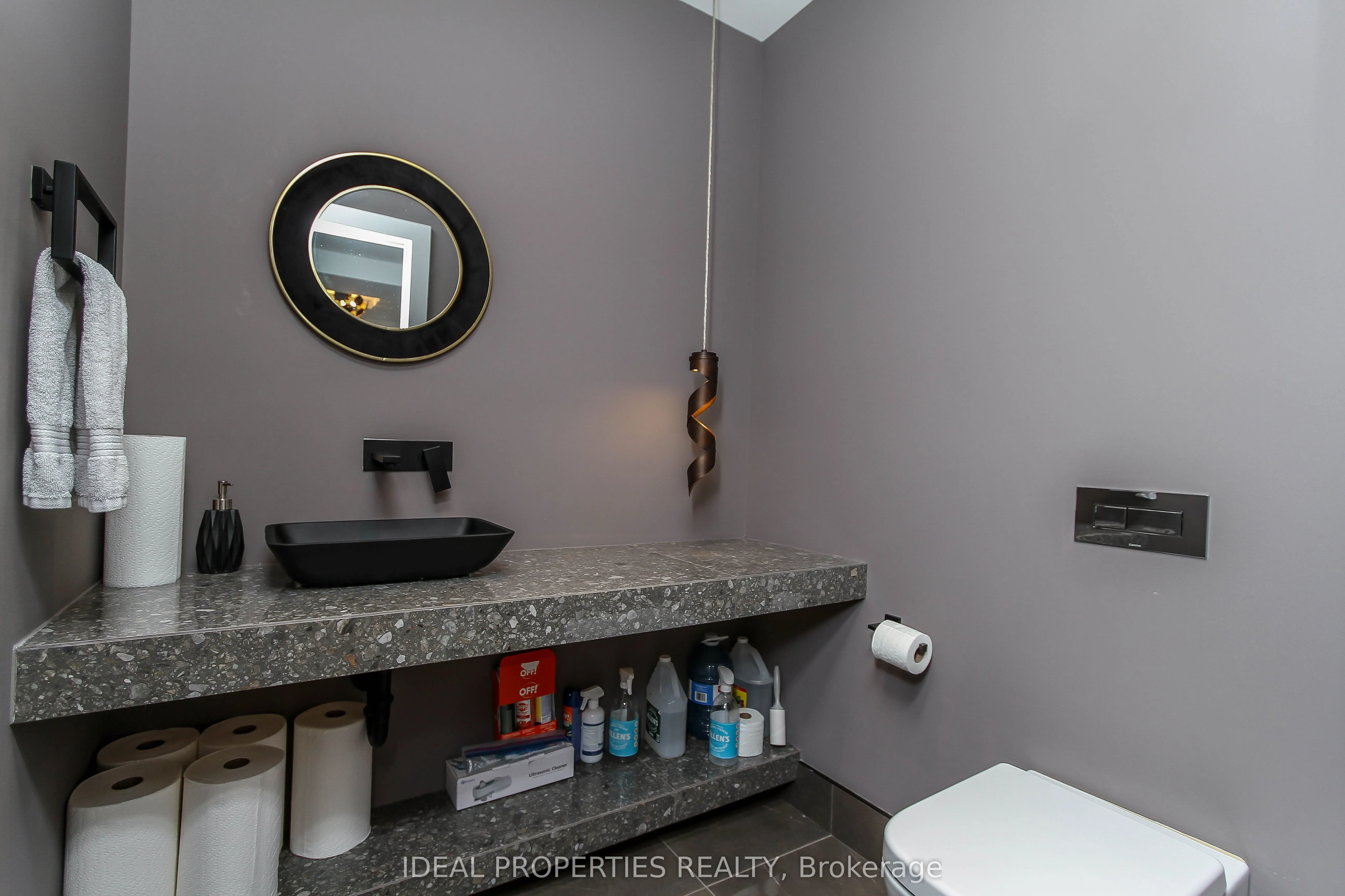 370B Roosevelt Avenue