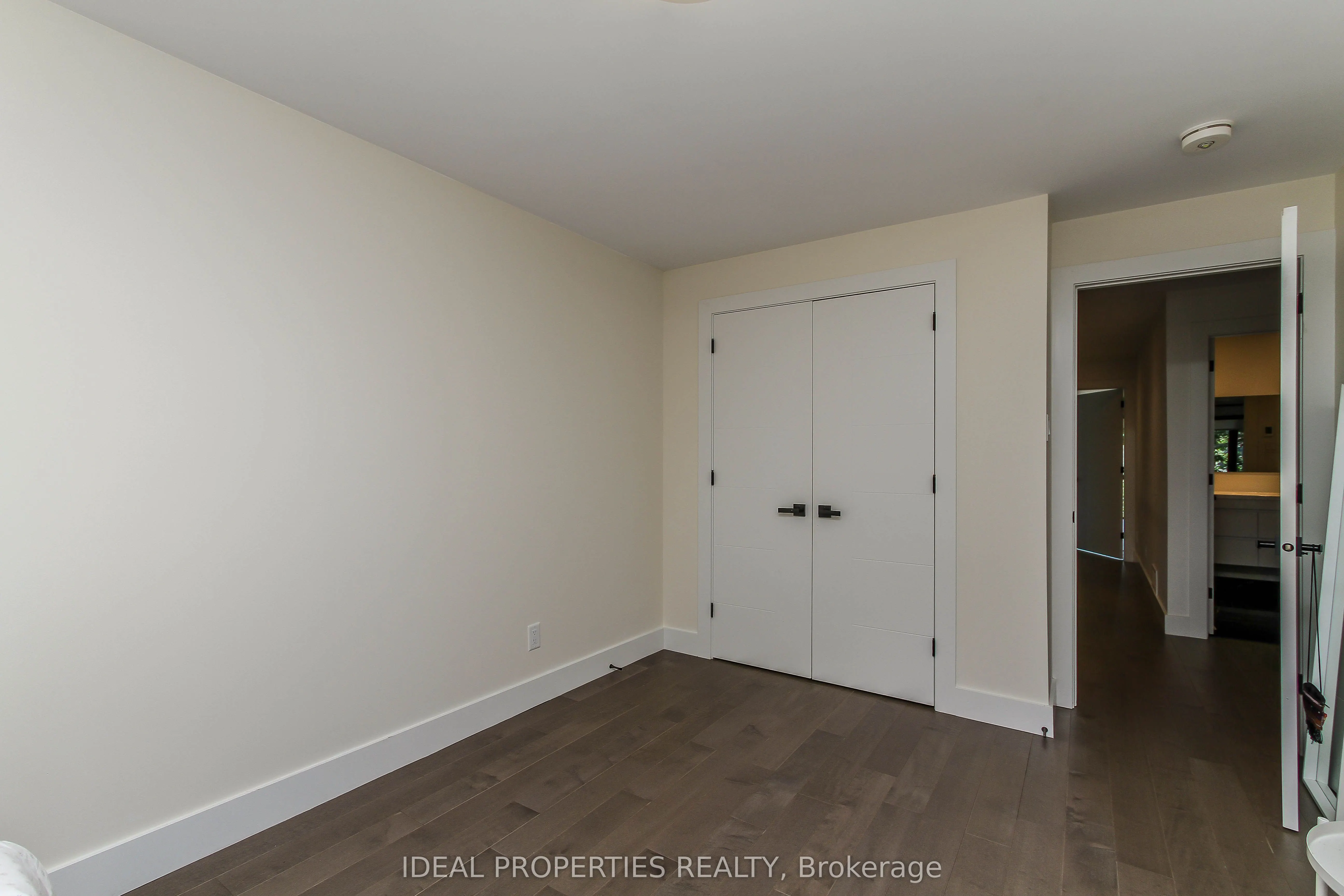 370B Roosevelt Avenue
