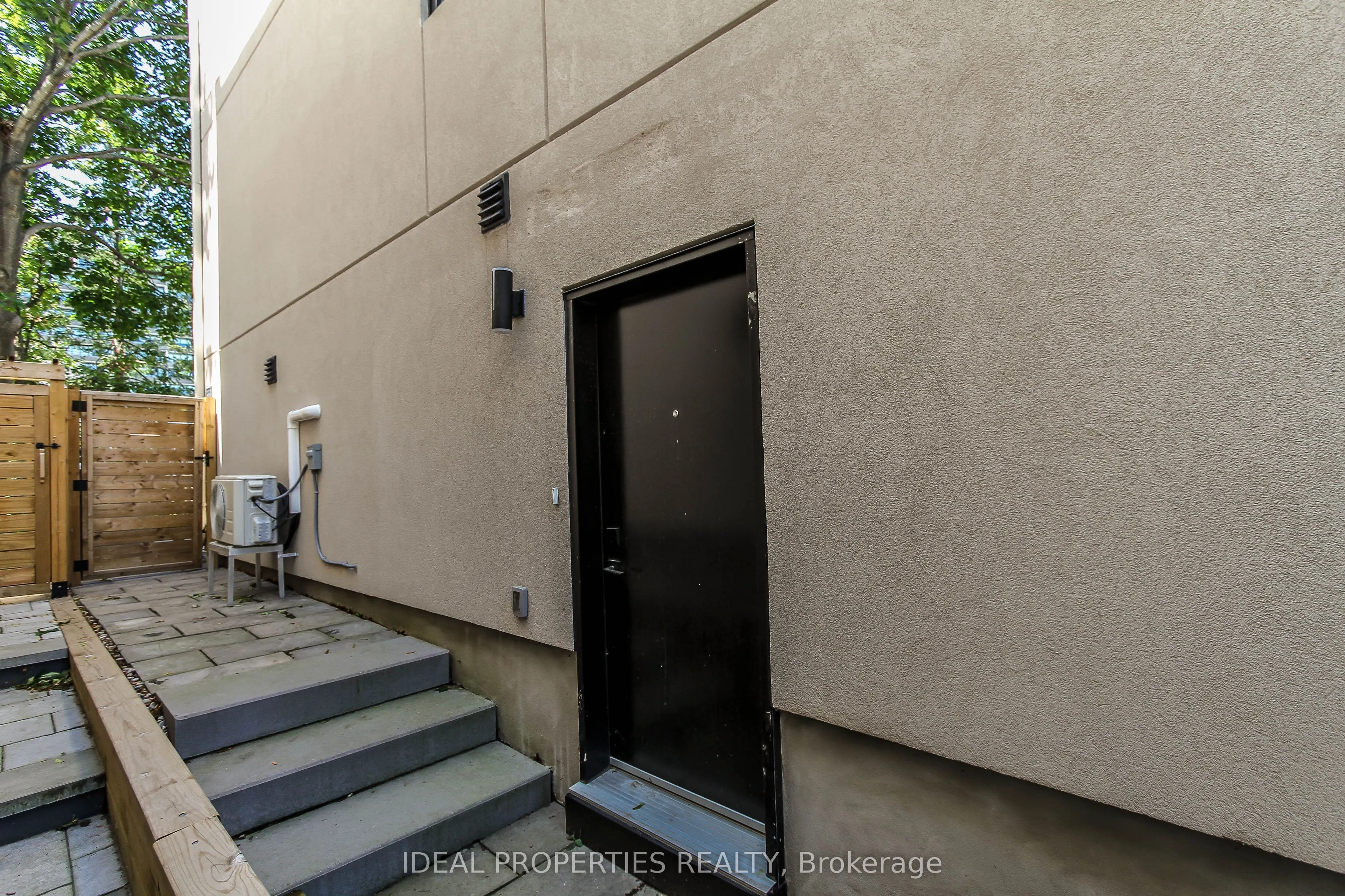 370B Roosevelt Avenue