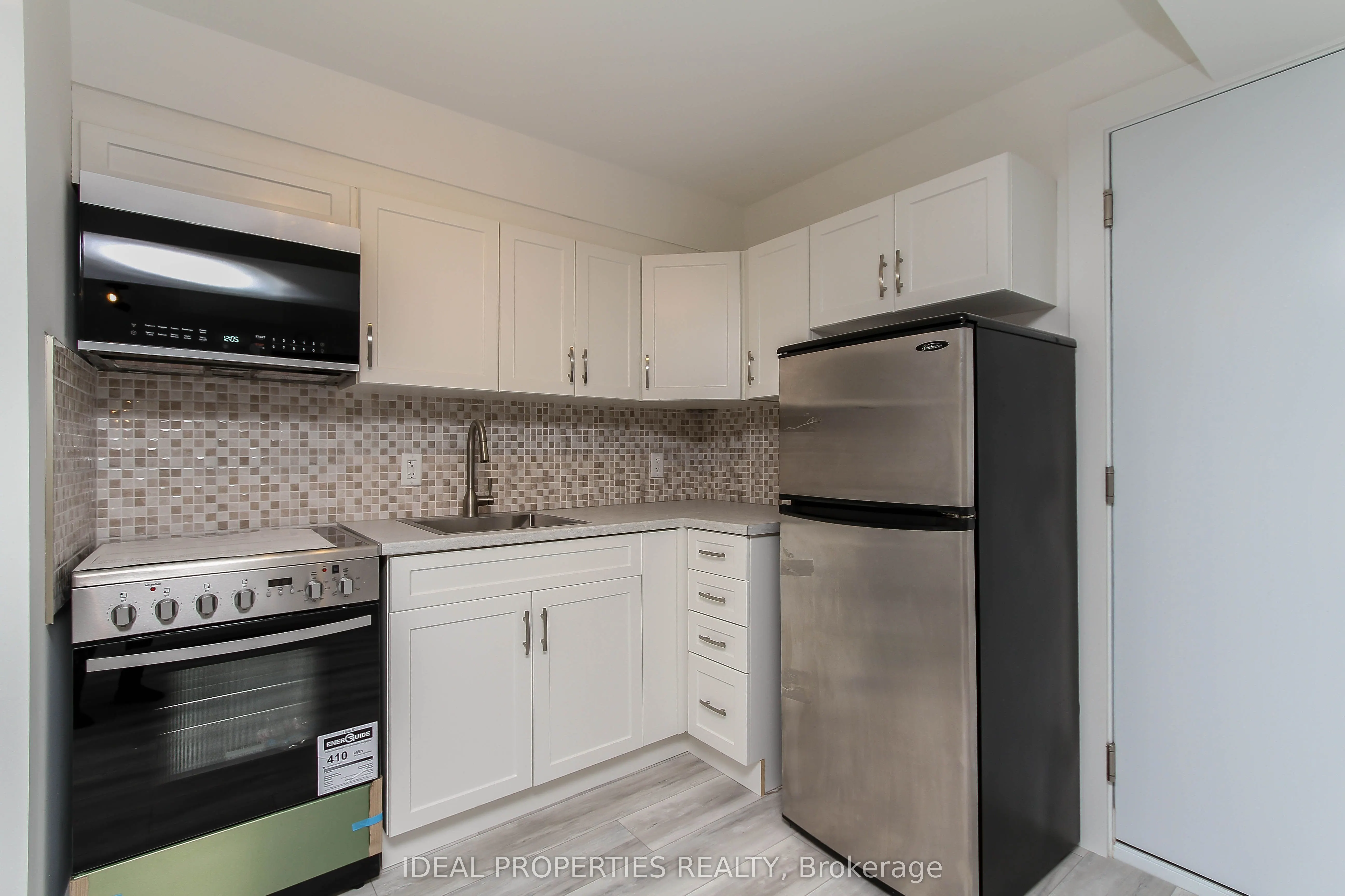 370B Roosevelt Avenue