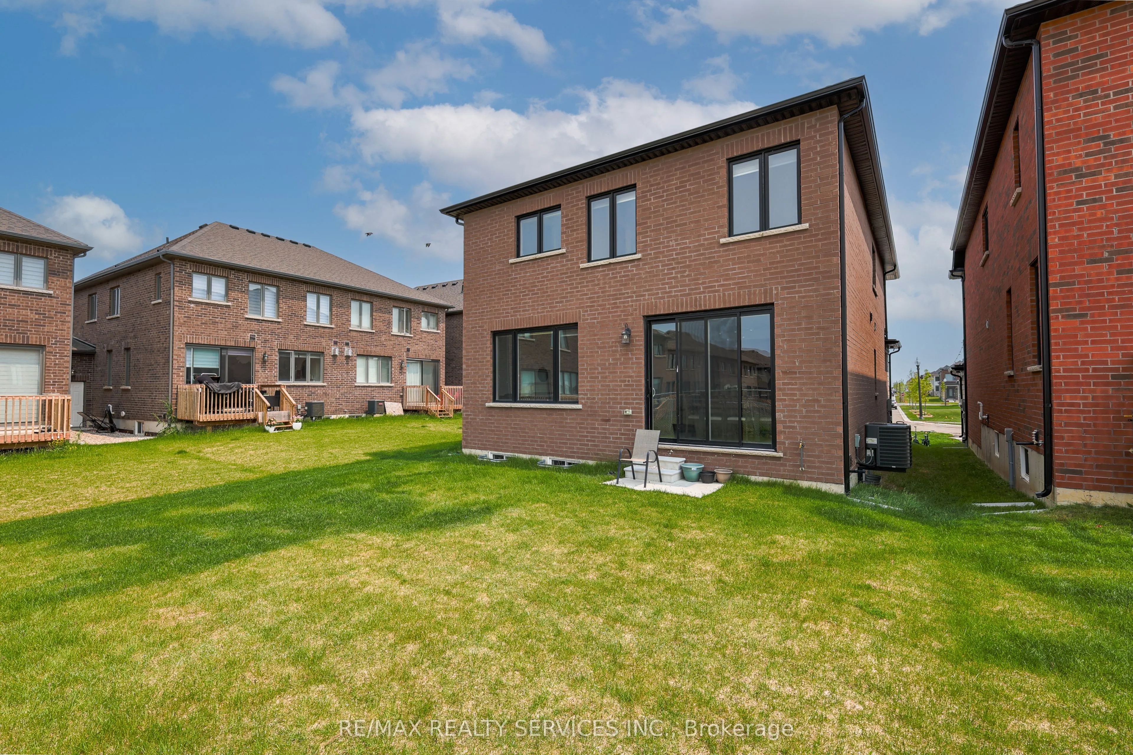 839 Sobeski Avenue