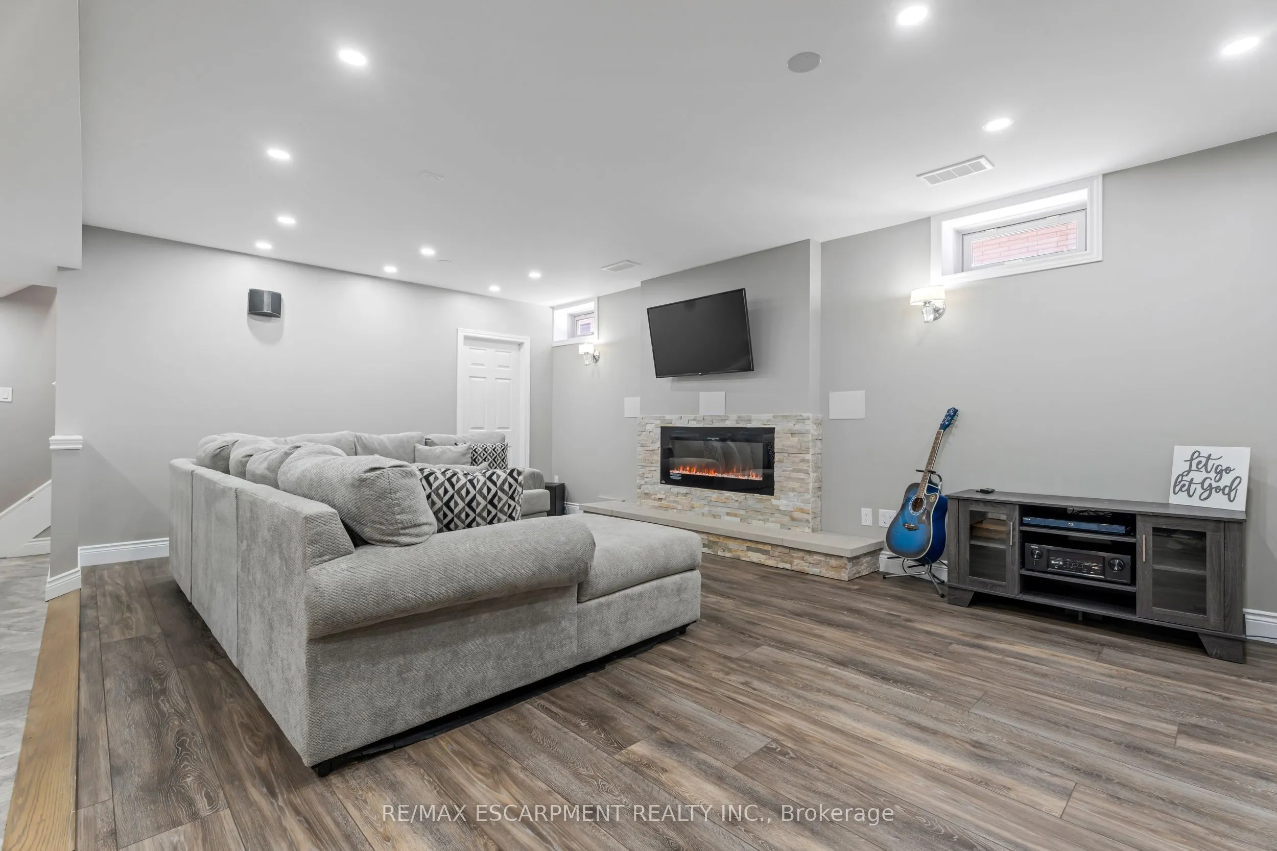22 Shadeland Crescent
