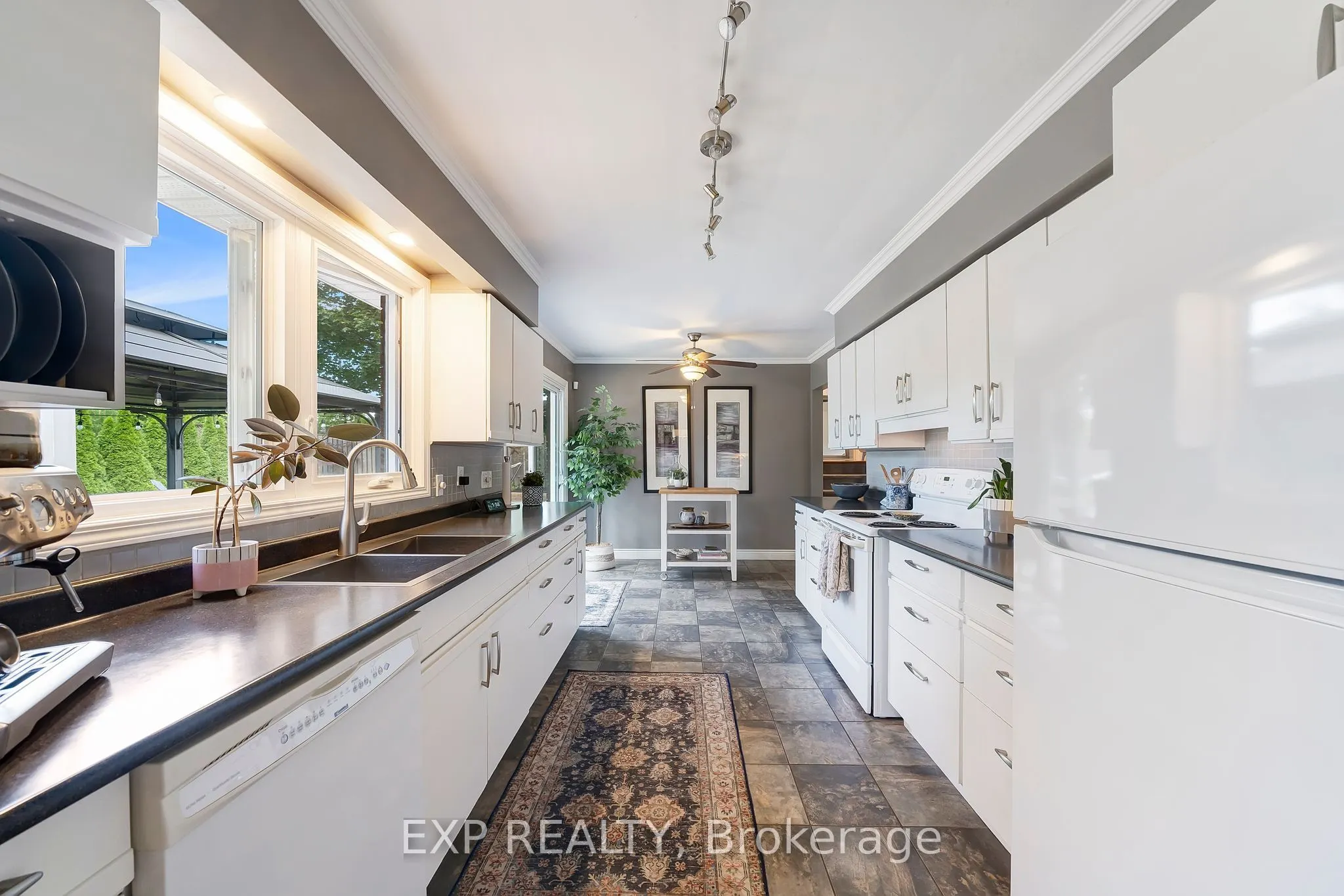 7 Redwood Drive
