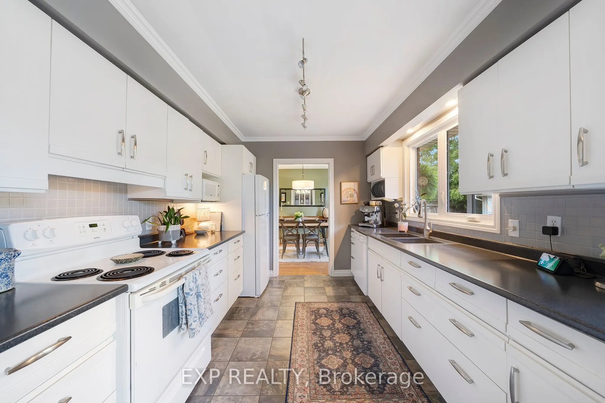7 Redwood Drive