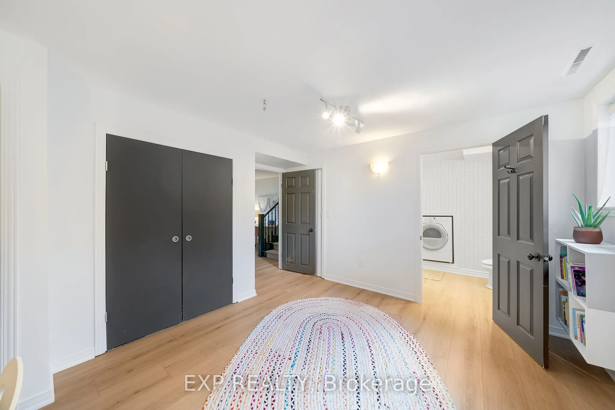 7 Redwood Drive