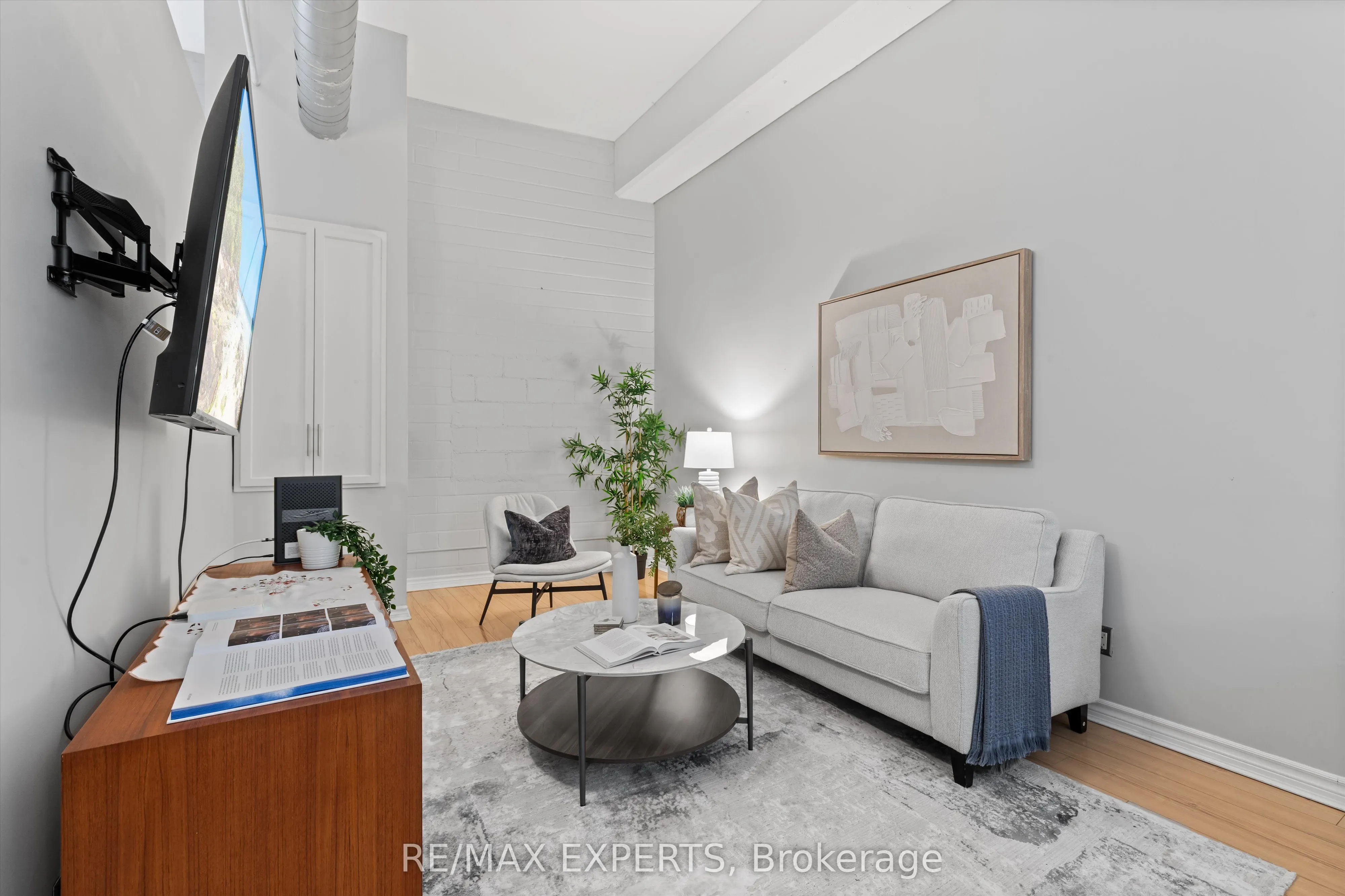 80 King William Street, #212