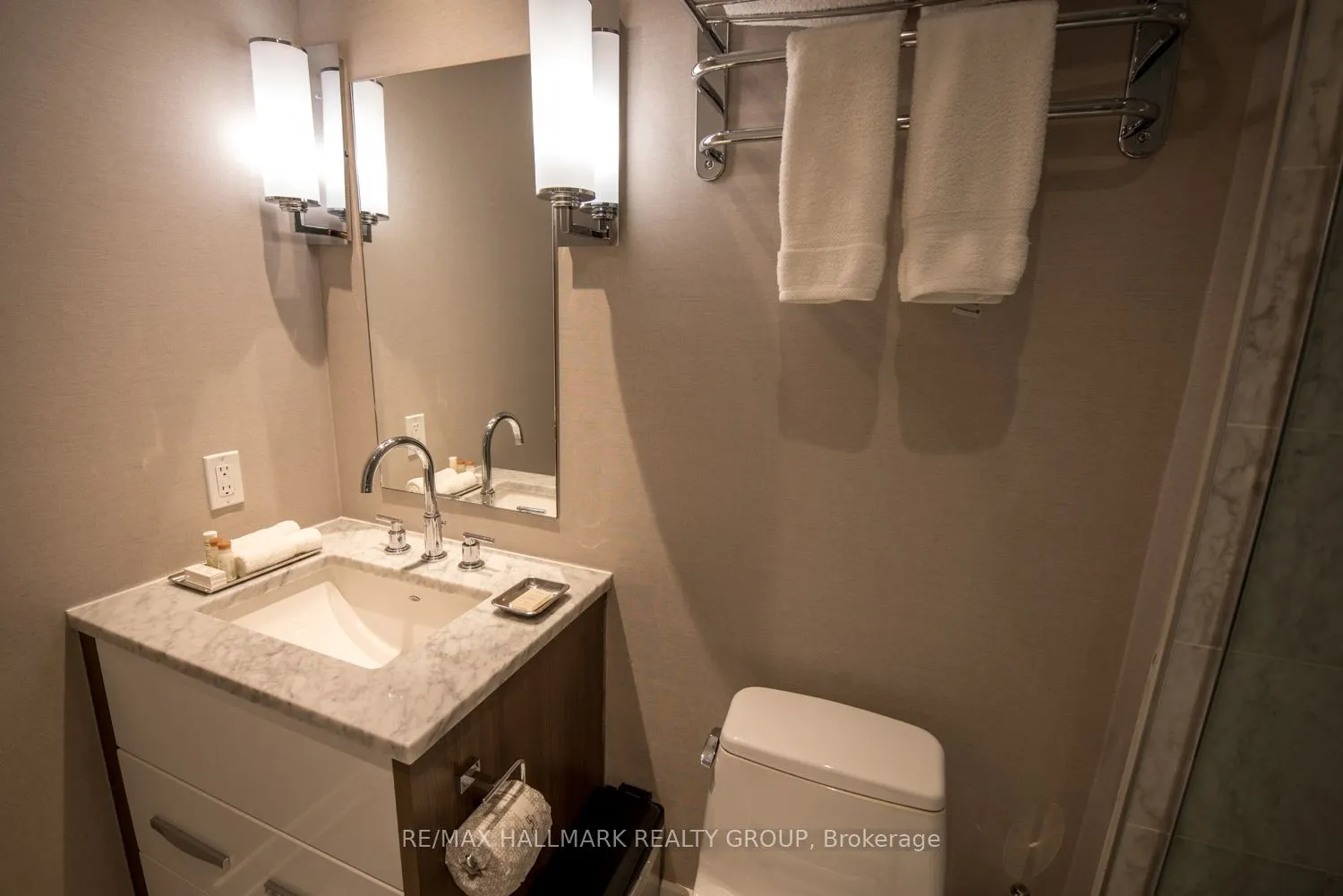 111 Champagne Avenue, #1402