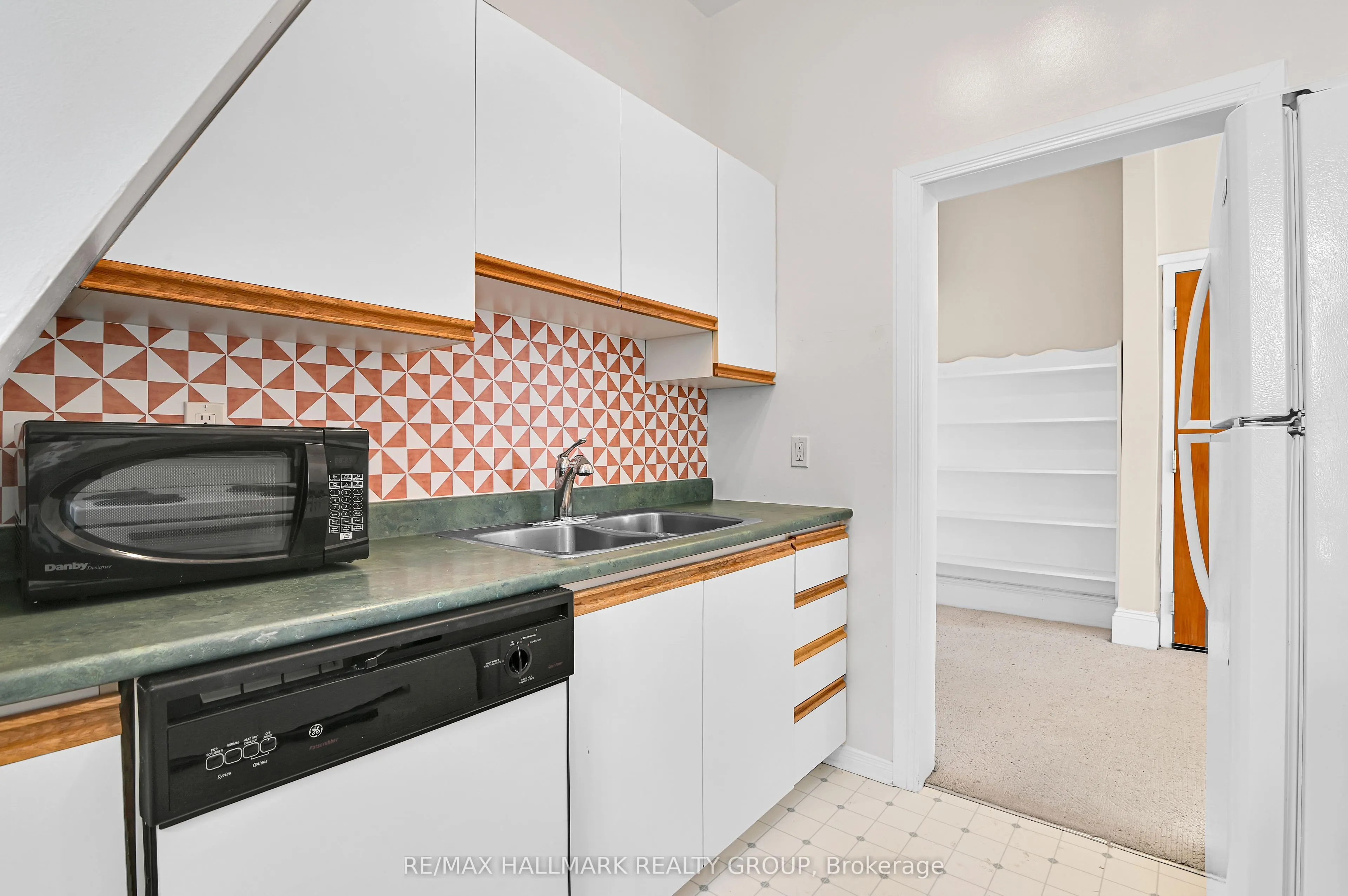 315 Daly Avenue, #5
