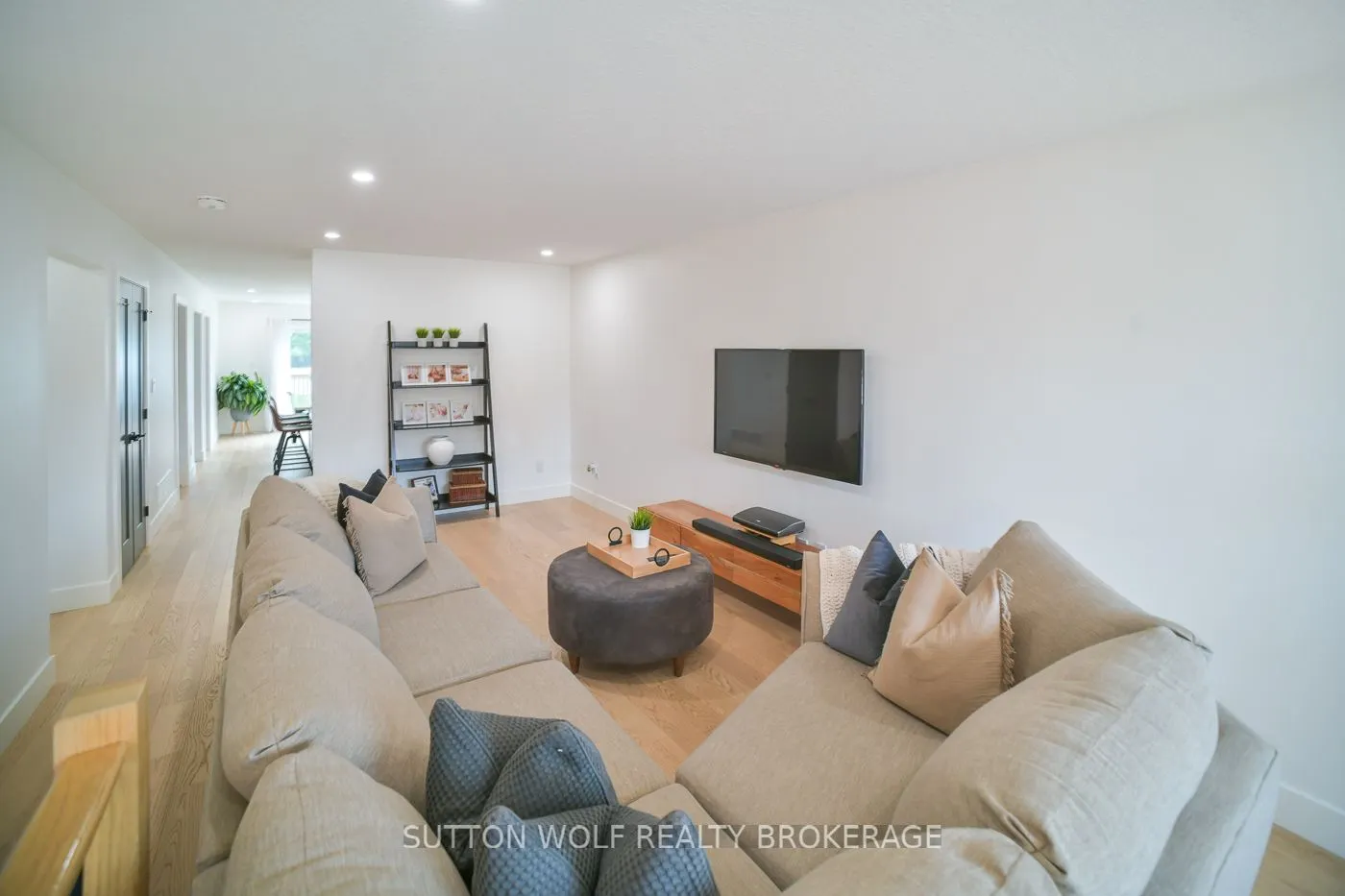 52 Metcalfe Street E
