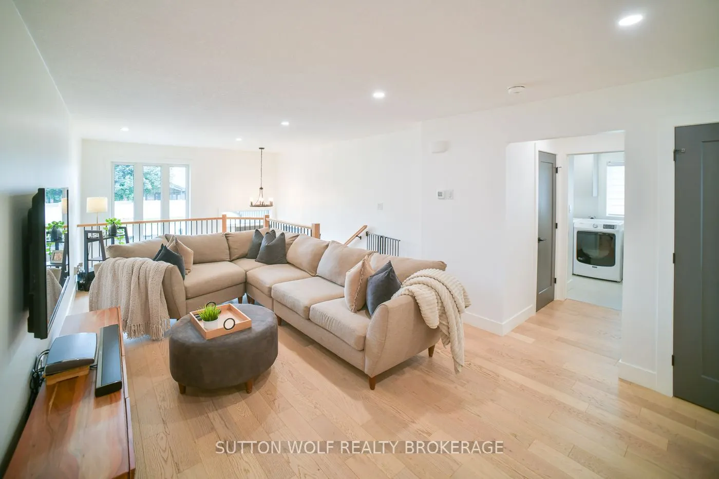 52 Metcalfe Street E