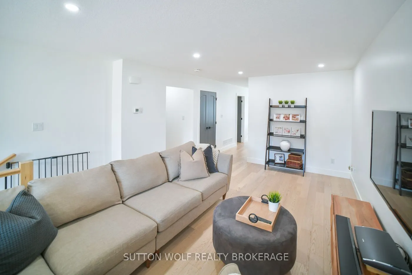 52 Metcalfe Street E