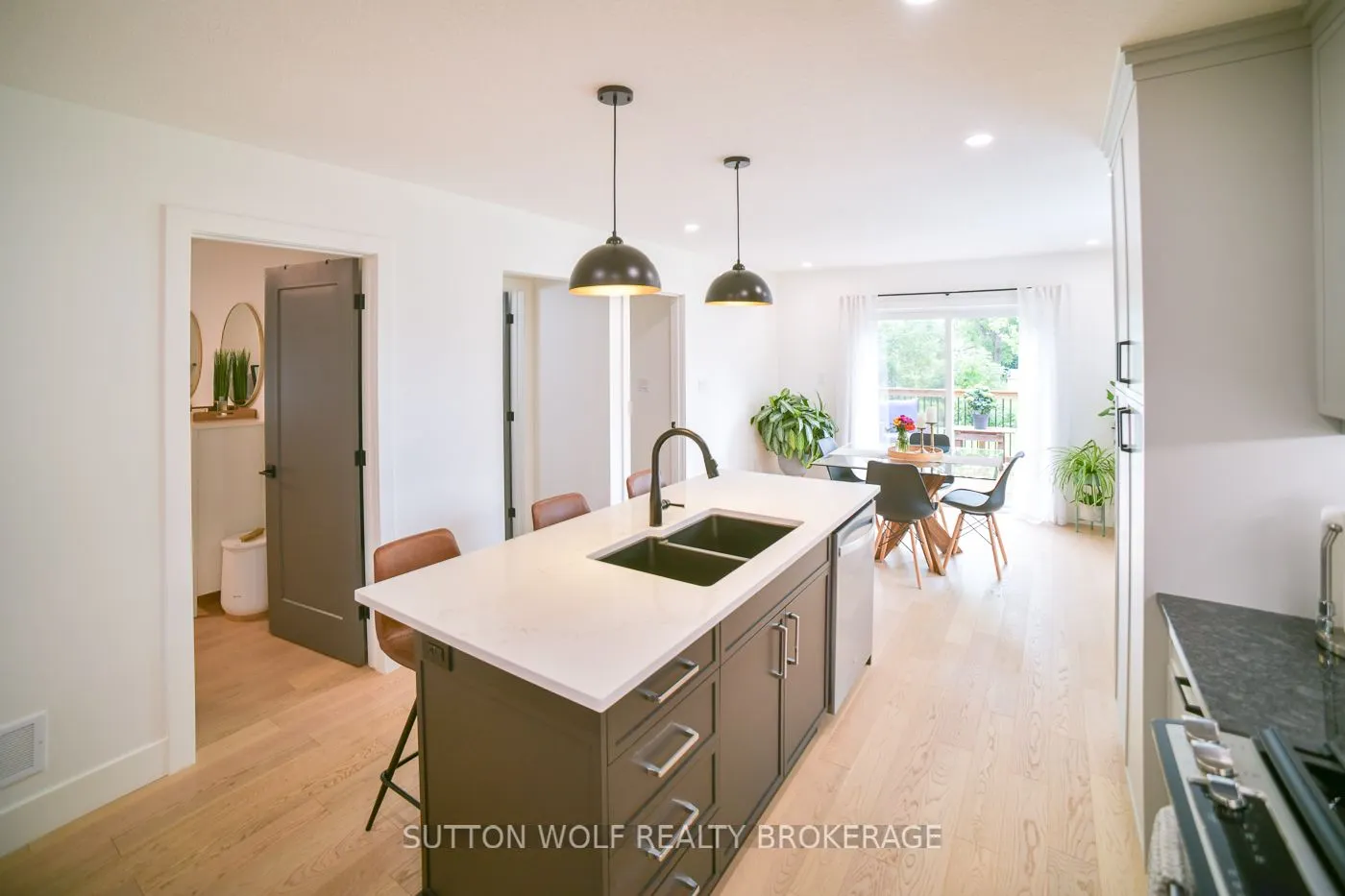 52 Metcalfe Street E
