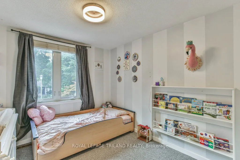 671 GLENGYLE Crescent