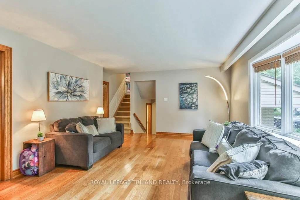 671 GLENGYLE Crescent