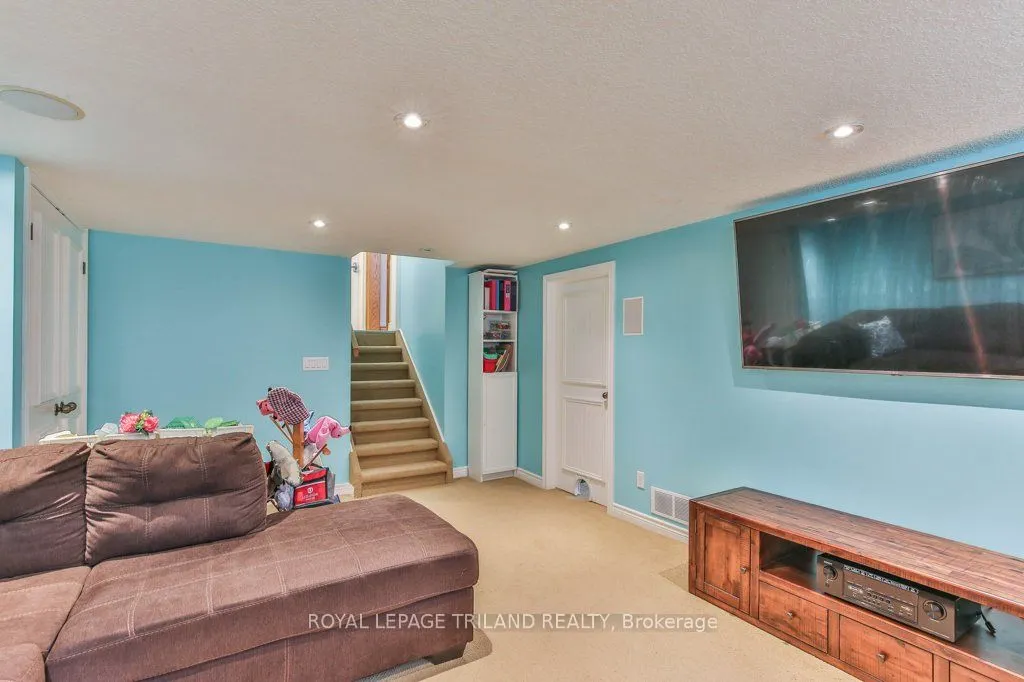 671 GLENGYLE Crescent