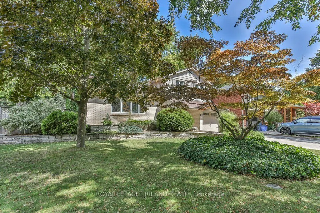 671 GLENGYLE Crescent