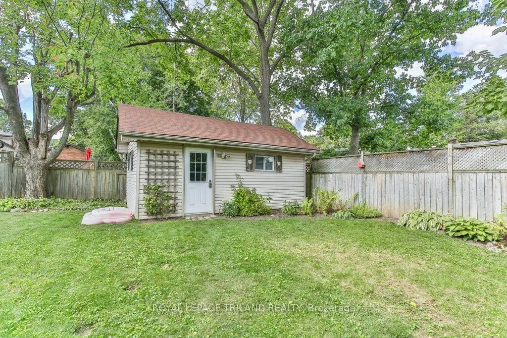 671 GLENGYLE Crescent