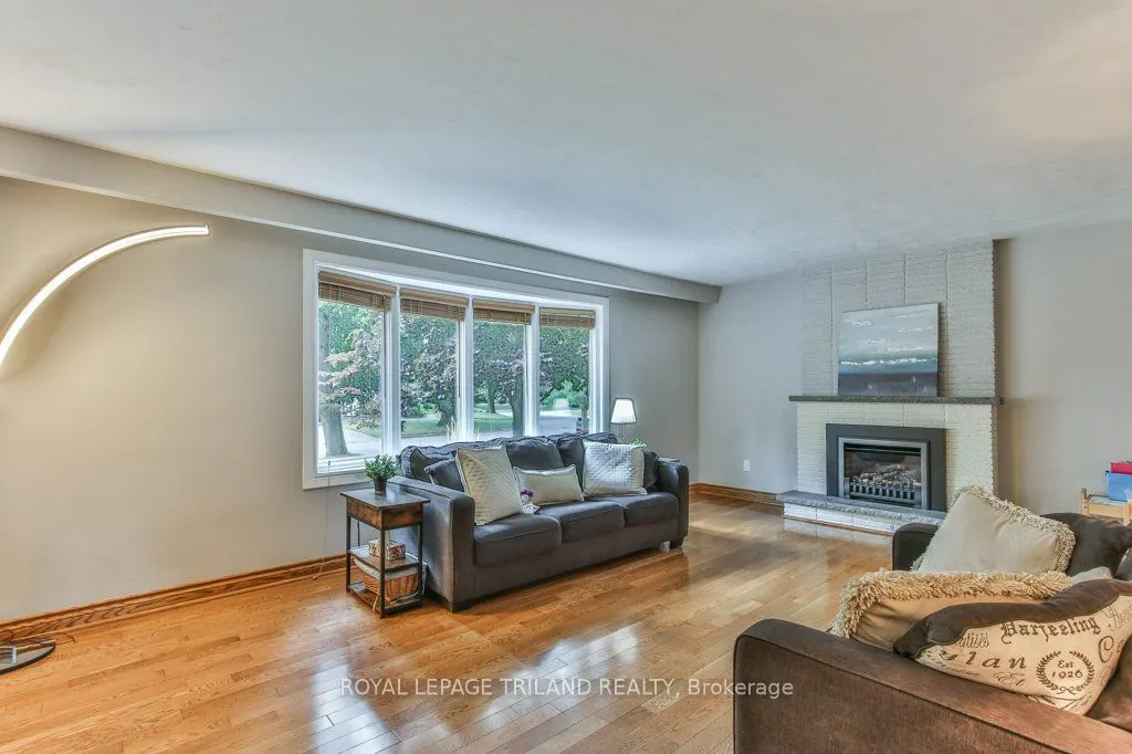 671 GLENGYLE Crescent