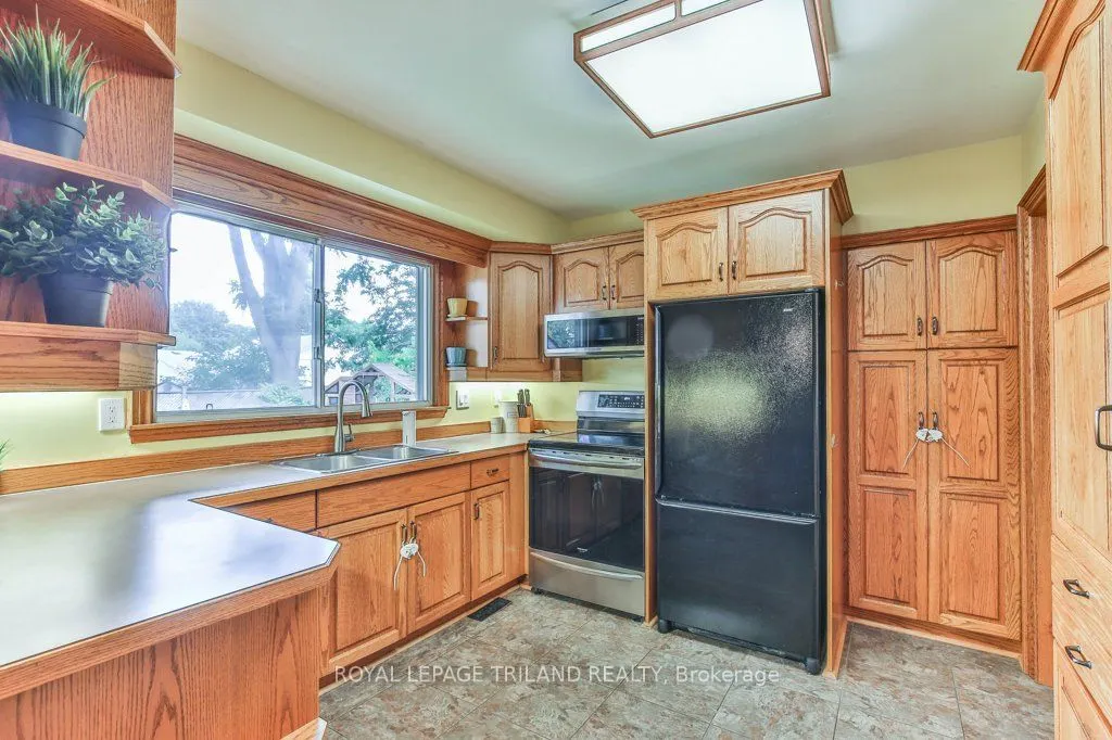 671 GLENGYLE Crescent