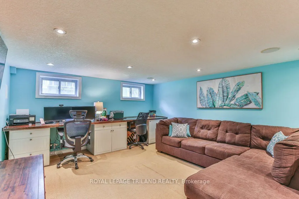 671 GLENGYLE Crescent