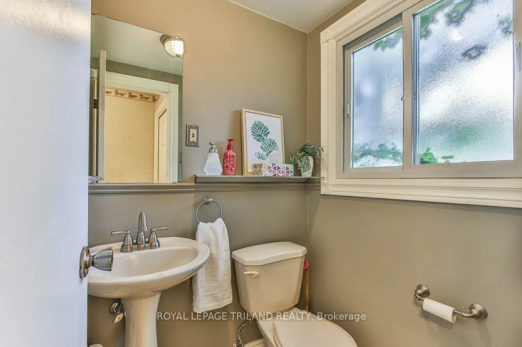 671 GLENGYLE Crescent