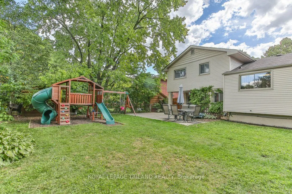 671 GLENGYLE Crescent