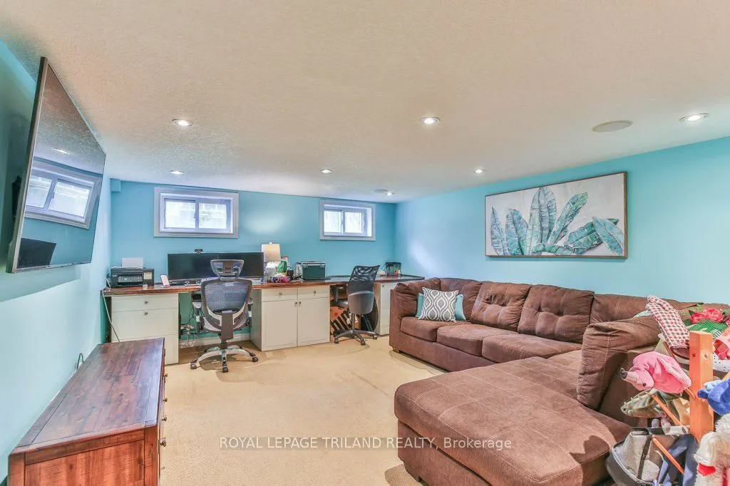 671 GLENGYLE Crescent