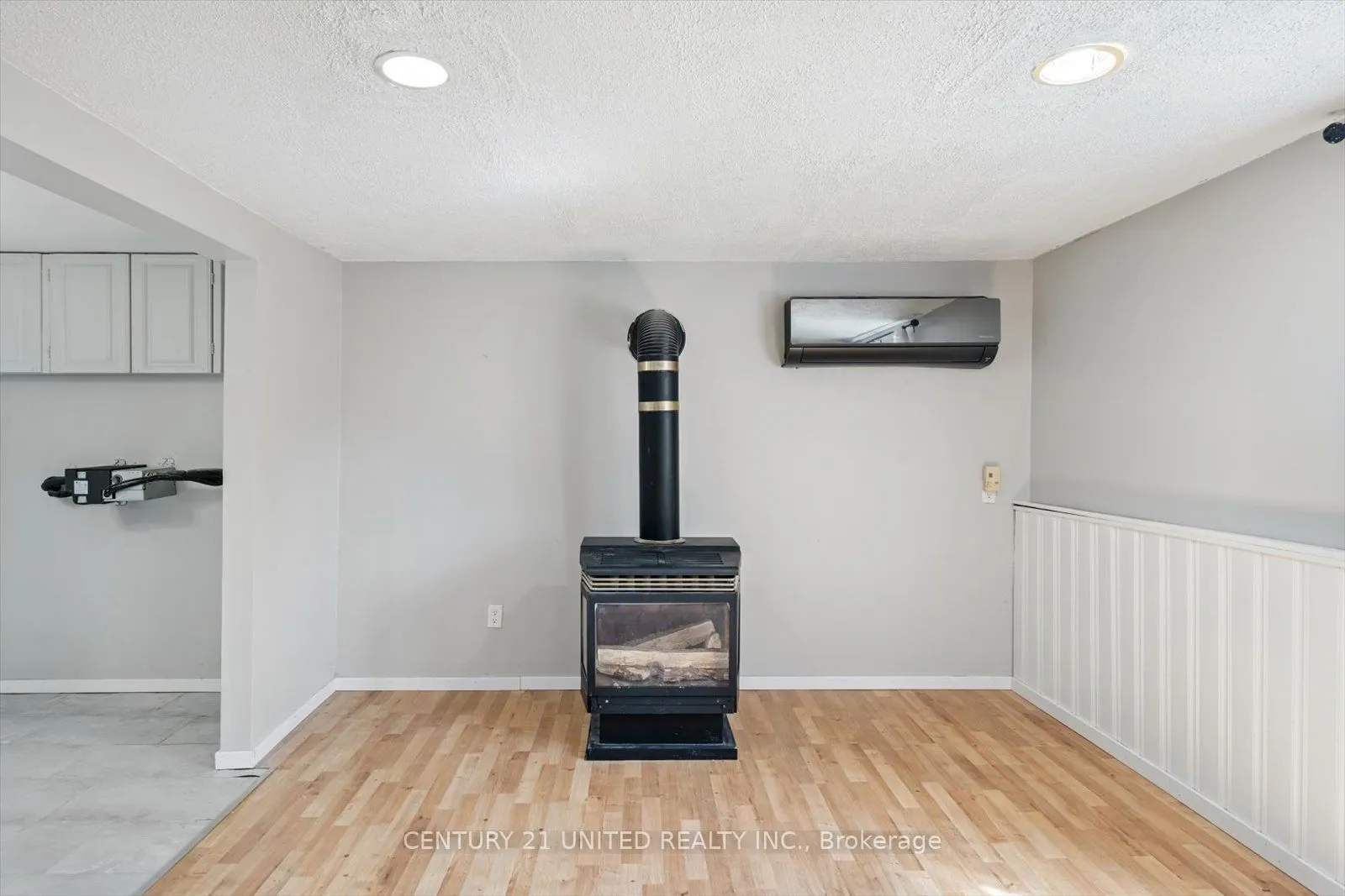 7 Kawartha Crescent