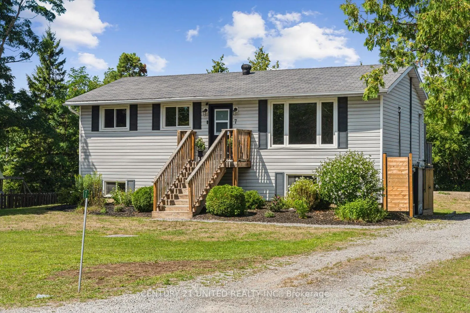 7 Kawartha Crescent