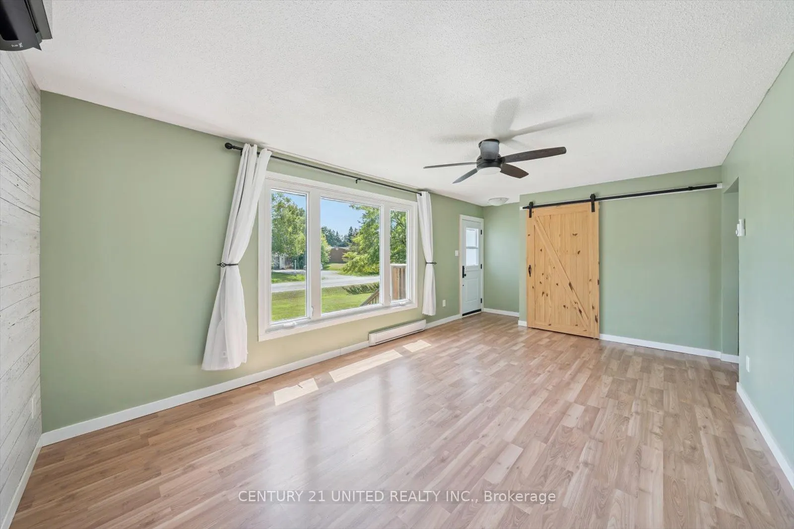 7 Kawartha Crescent