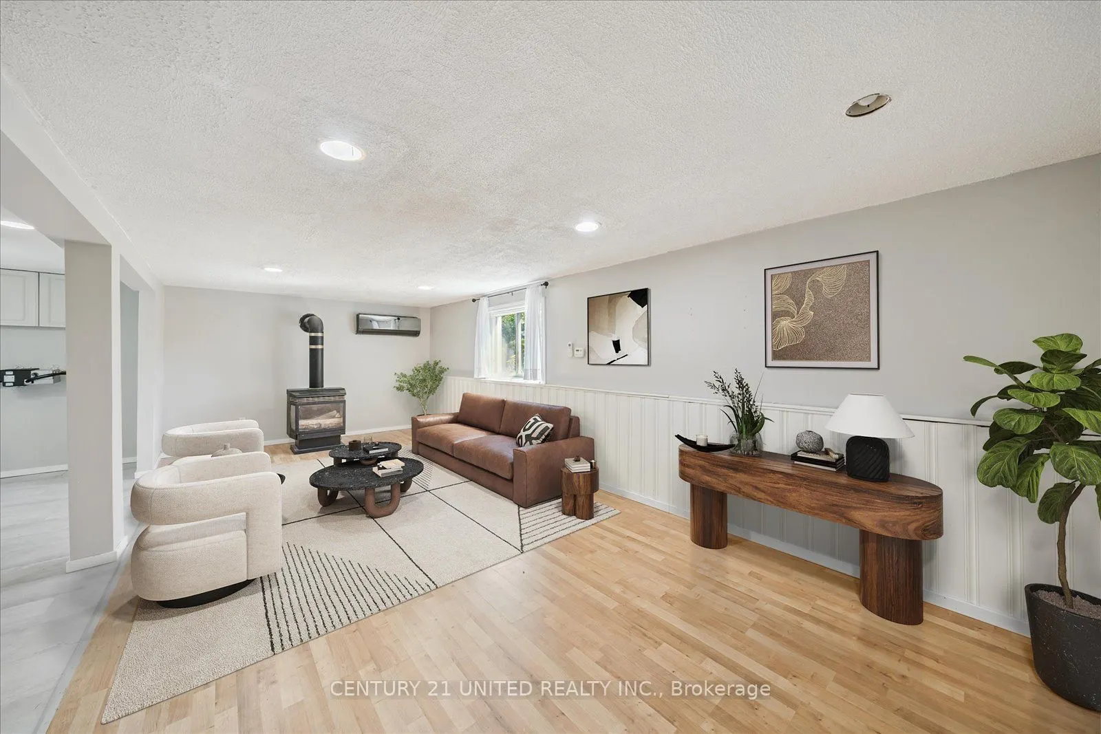 7 Kawartha Crescent