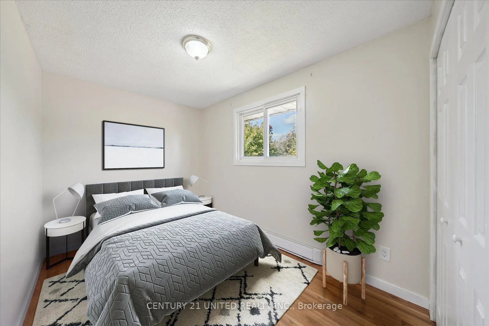 7 Kawartha Crescent
