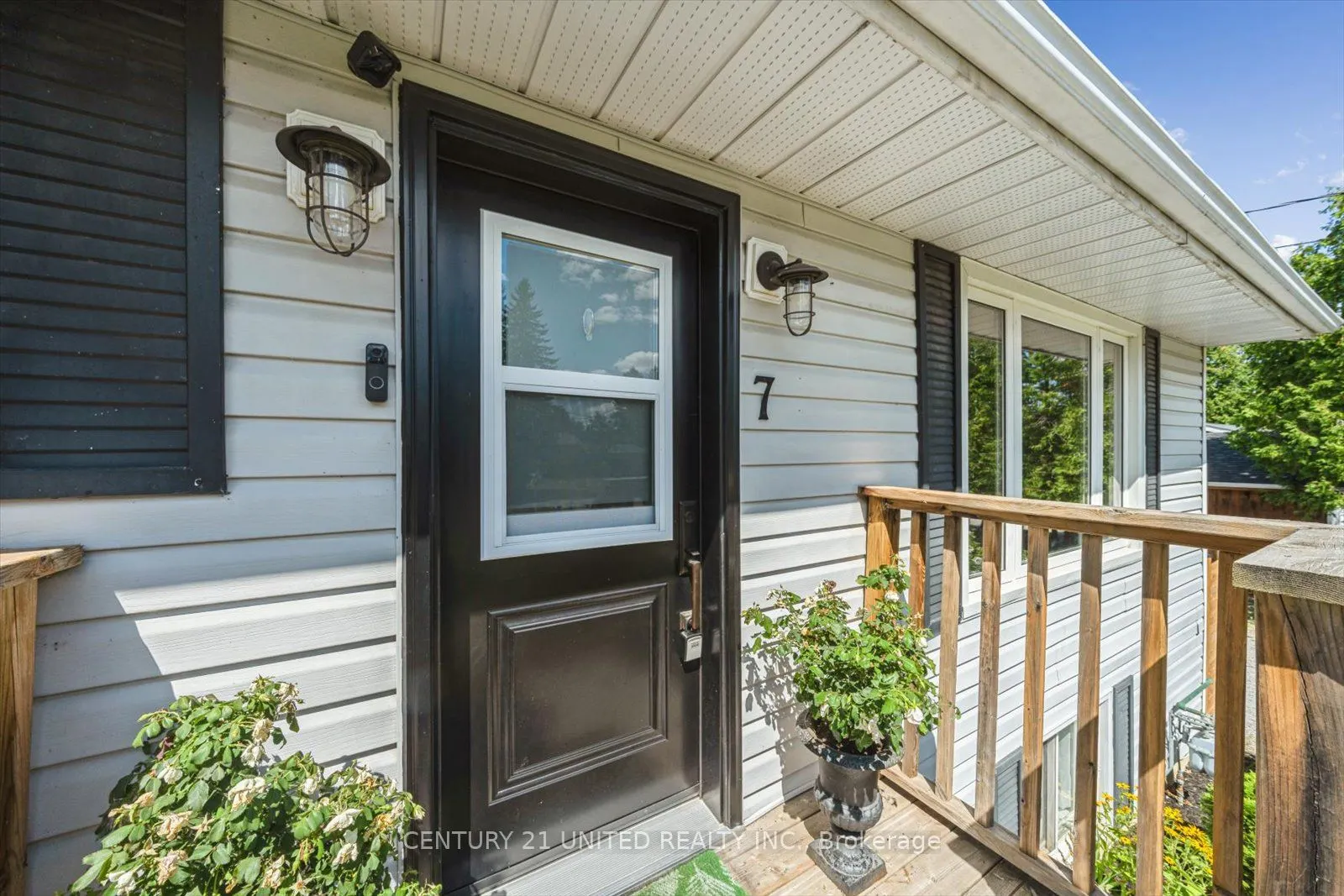 7 Kawartha Crescent