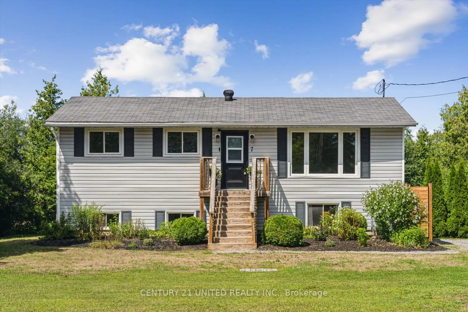 7 Kawartha Crescent