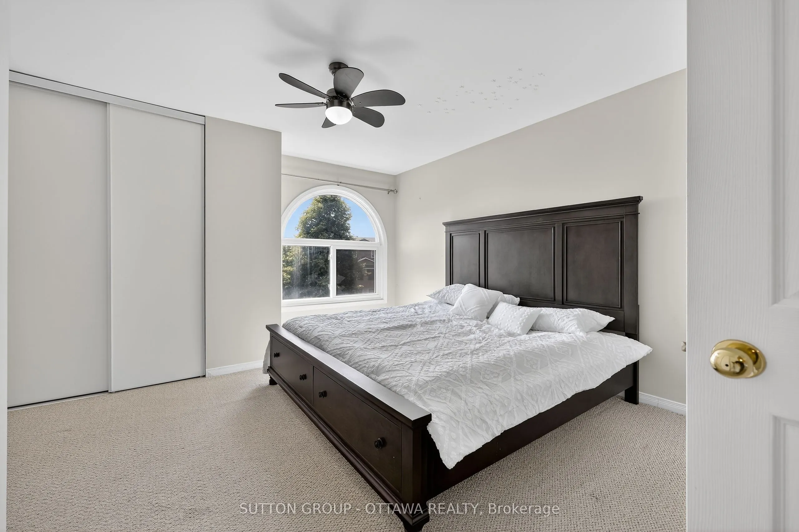 59 Thornbury Crescent