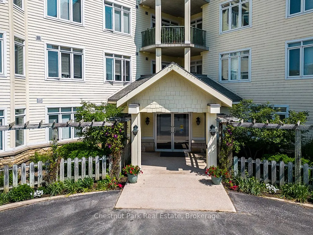 10 BAY Street E, #208