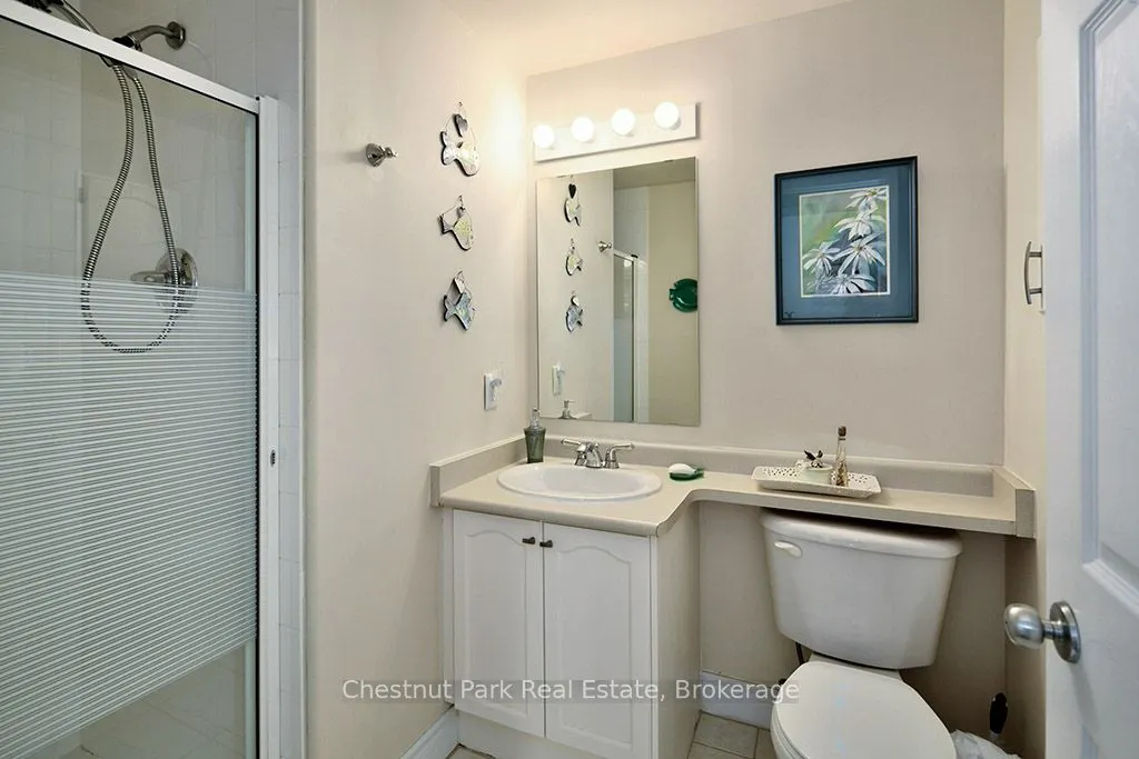 10 BAY Street E, #208