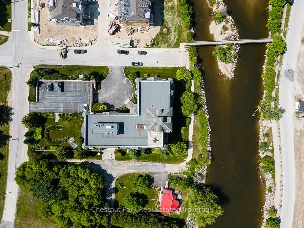 10 BAY Street E, #208