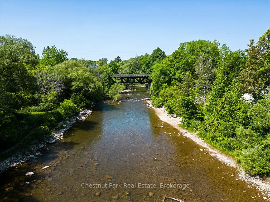 10 BAY Street E, #208