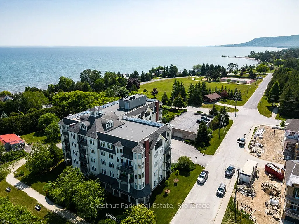 10 BAY Street E, #208