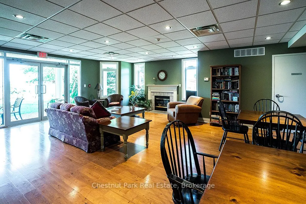 10 BAY Street E, #208