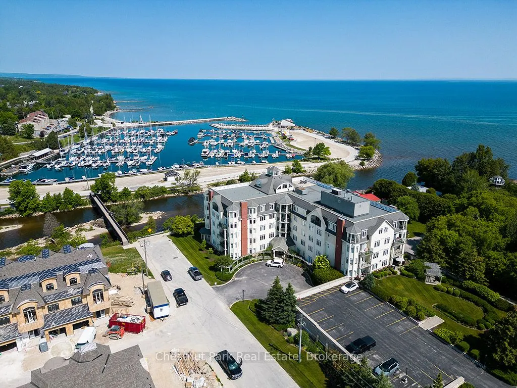 10 BAY Street E, #208