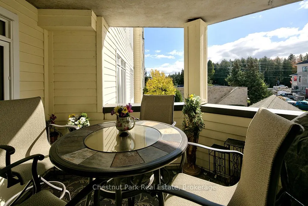 10 BAY Street E, #208
