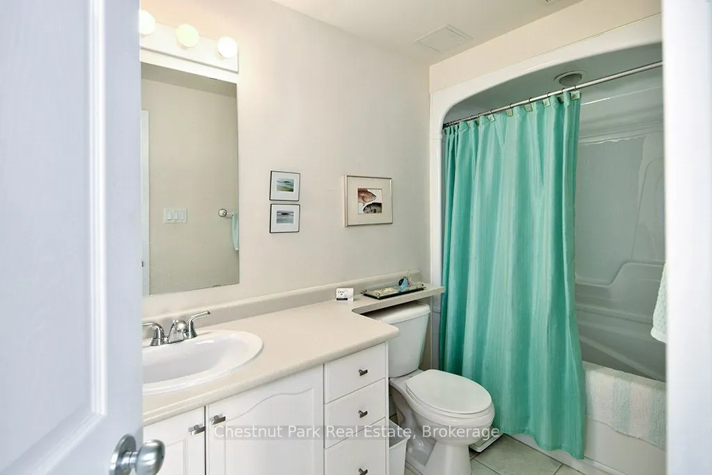 10 BAY Street E, #208
