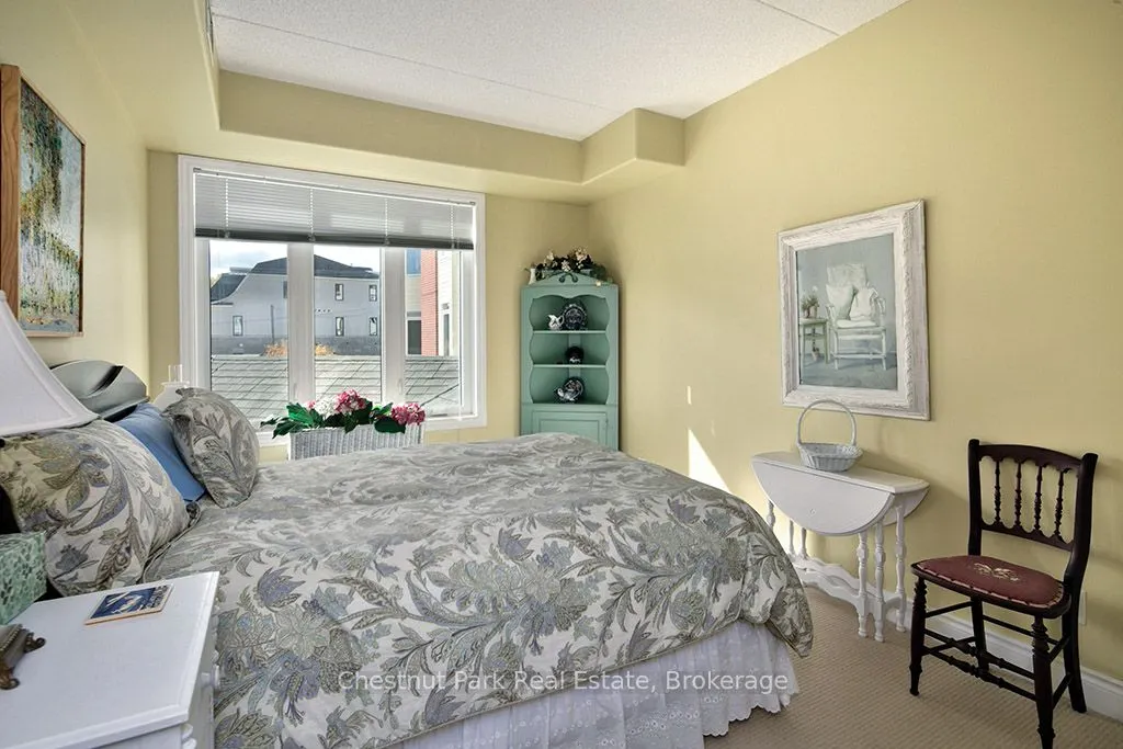 10 BAY Street E, #208