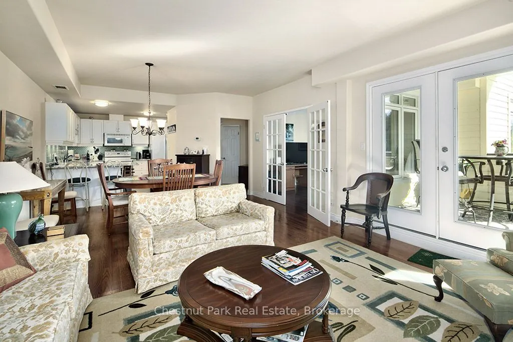 10 BAY Street E, #208