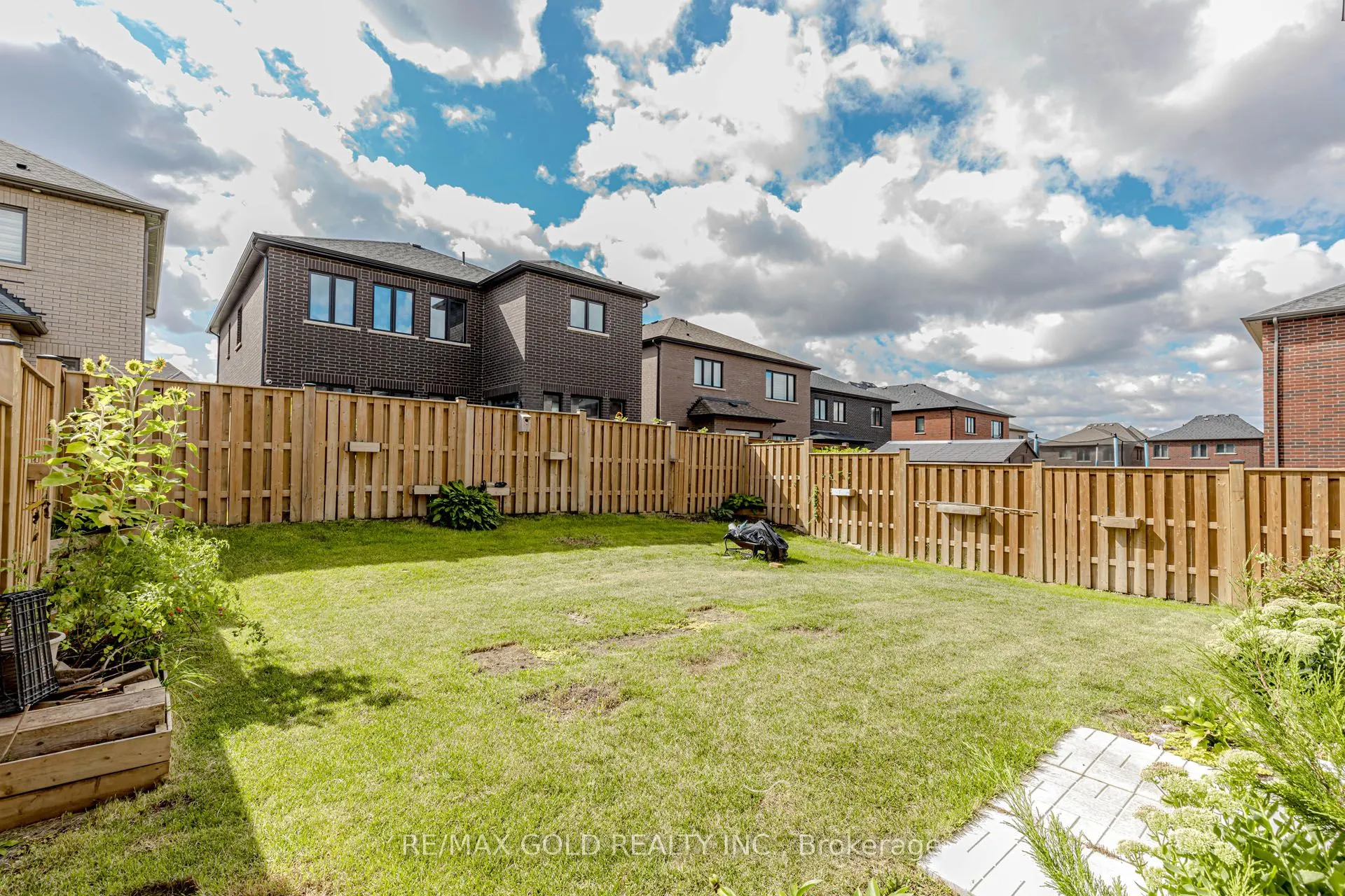 164 Silverwood Crescent