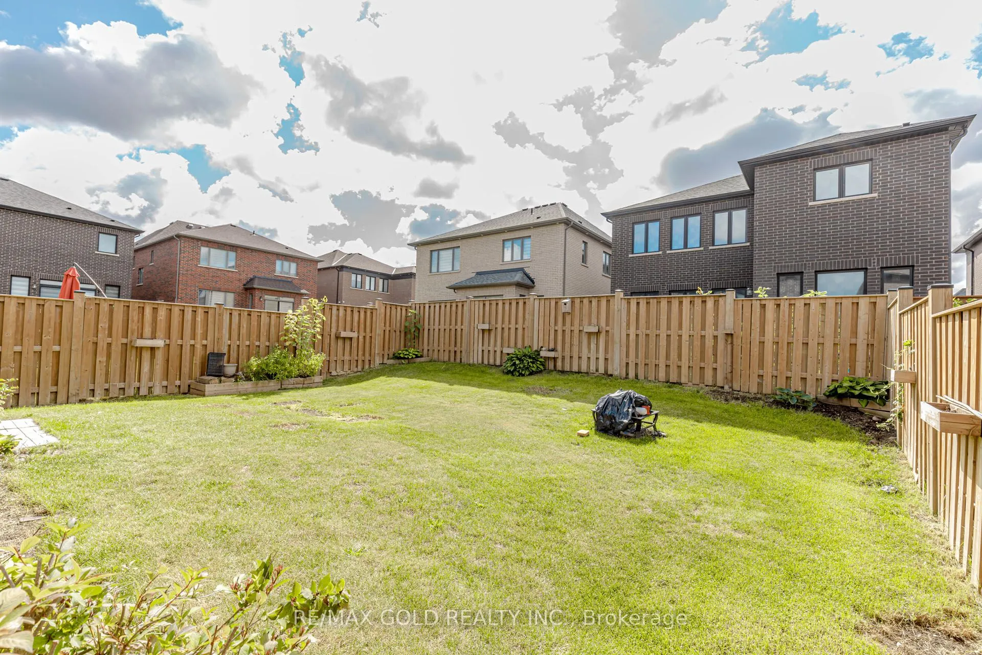 164 Silverwood Crescent
