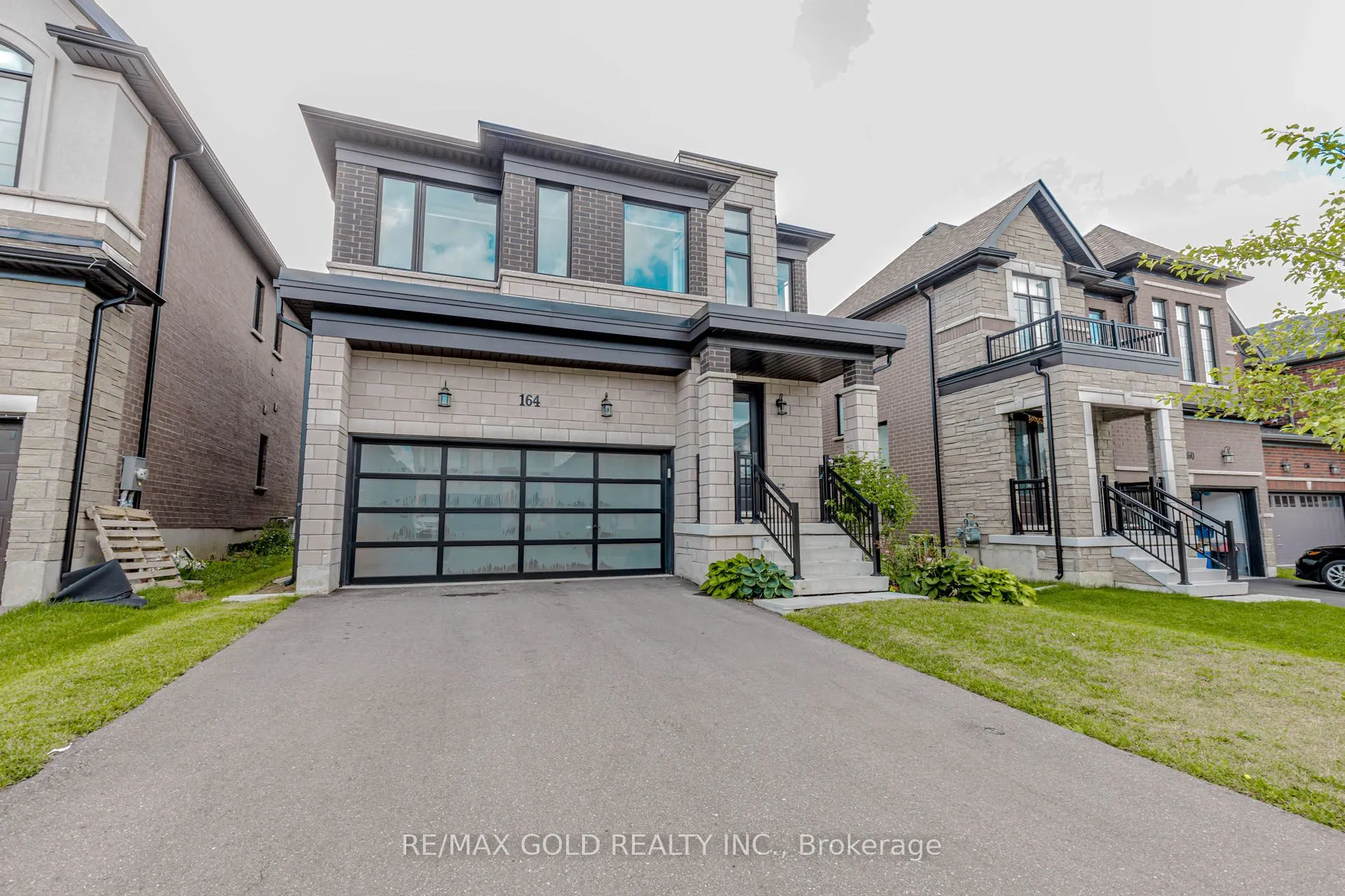 164 Silverwood Crescent